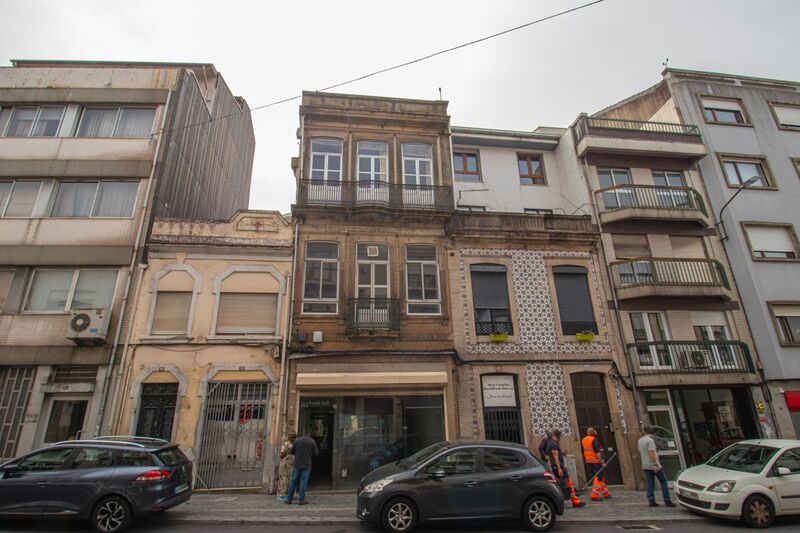 Building Commercial Bonfim Porto - exterior area