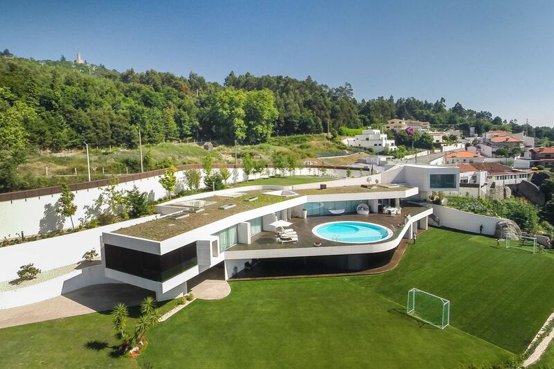 House Luxury V5 Costa Guimarães - swimming pool, turkish bath, garage, equipped, gardens, sauna