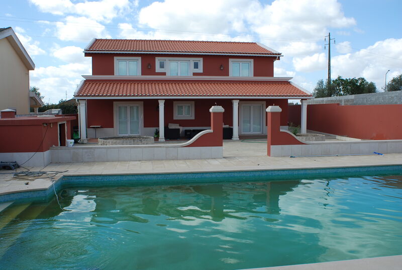 House V5 near the center Golegã - store room, swimming pool