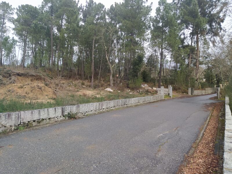 Land with 3830sqm Pinheiros Monção - easy access, water, electricity