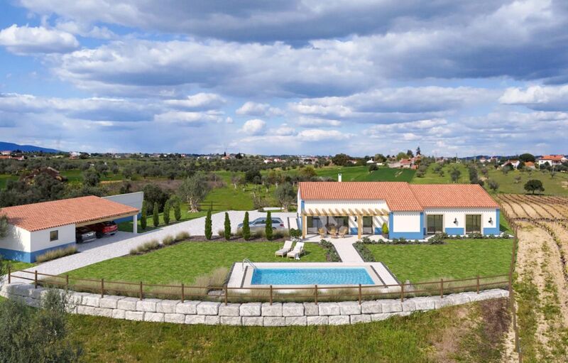 Farm 3 bedrooms Casével Santarém - terraces, swimming pool, fruit trees, terrace, gardens, equipped, electricity, olive trees