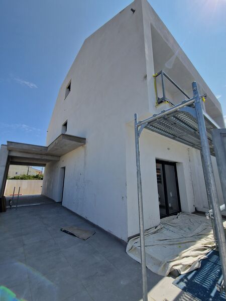 Moradia nova em construção V3 Pinhal do General Quinta do Conde Sesimbra - ar condicionado, varandas, painel solar, parqueamento