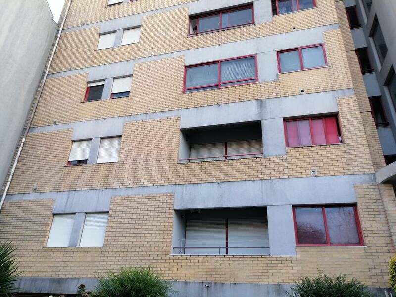 Apartment in the center T4 Ramalde Porto - garage, parking space, 1st floor