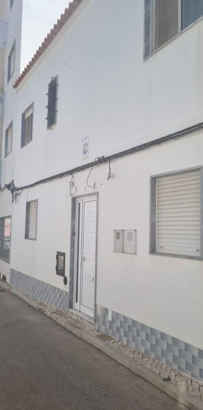 жилой дом V2+1 с ремонтом в центре Lagoa (Algarve) - система кондиционирования, терраса, много натурального света, барбекю, гараж, гаражное место