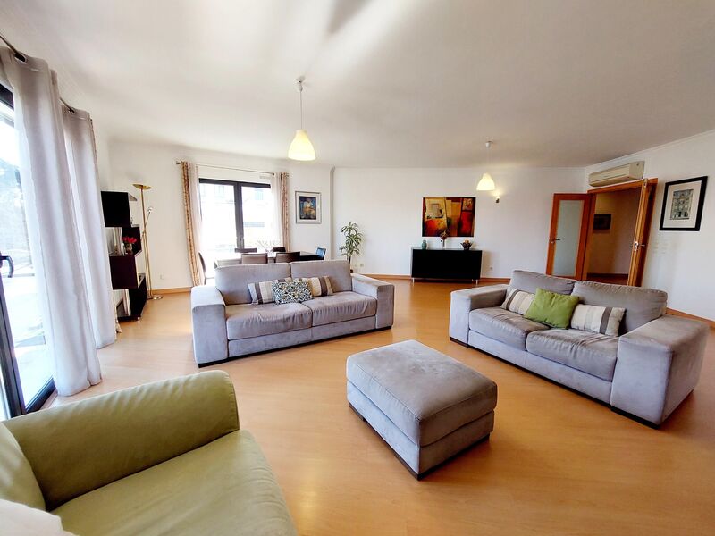 Apartment 4 bedrooms Barcarena Oeiras - alarm, balcony, air conditioning, tennis court, store room, equipped, garage