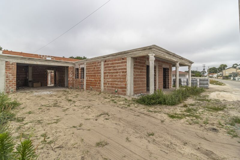 Casa V4 Térrea Alcobaça - terraço, jardim, vidros duplos, painéis solares, caldeira, garagem, piscina