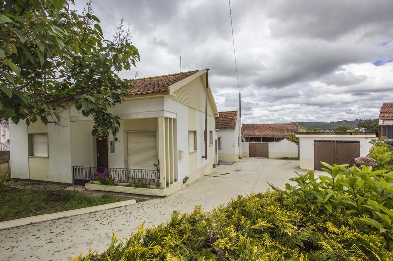 House 4 bedrooms Single storey Leiria - garage