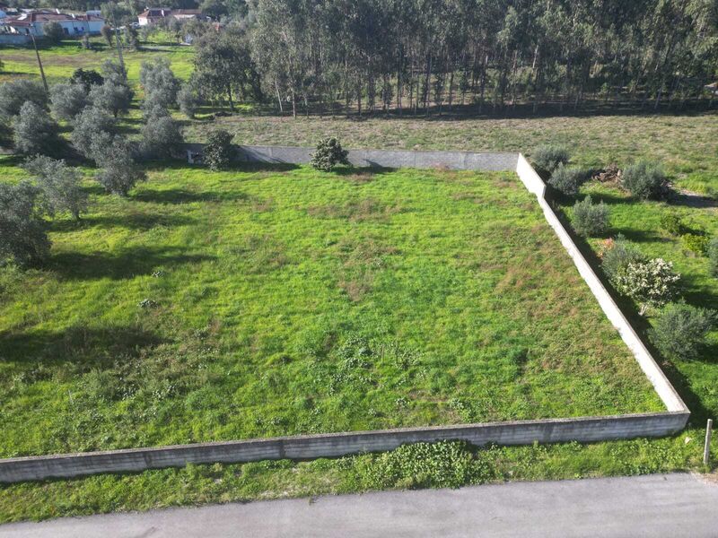 Land with 1050sqm Maceira Leiria - water, electricity