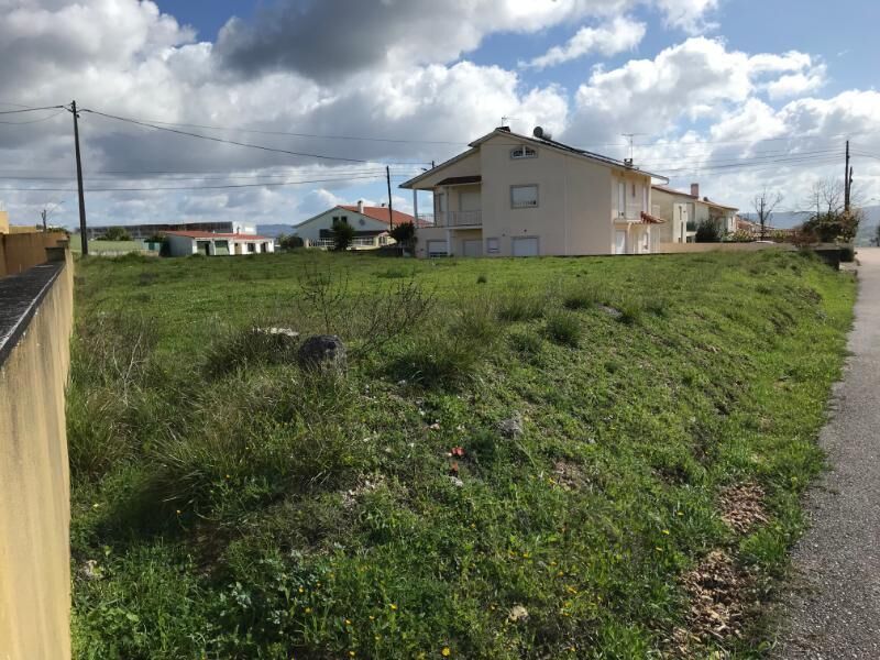 Lote de terreno plano Santa Maria dos Olivais Tomar - excelente vista, luz