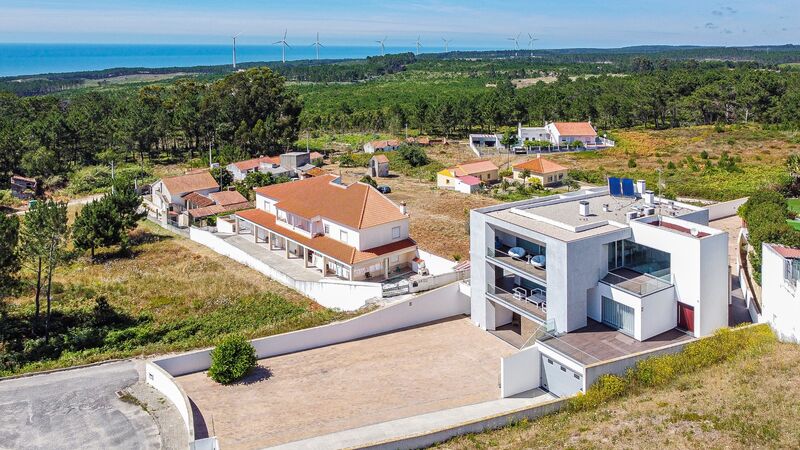 House in the center V5 Calhau Nazaré - gardens, barbecue, balcony, equipped kitchen, garage, sauna, balconies, garden, air conditioning, terrace, central heating, fireplace