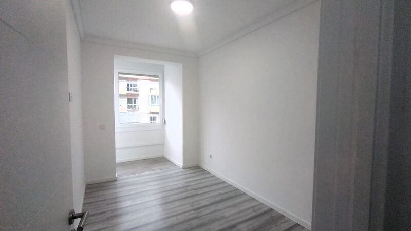 Apartamento T1 Arroios Lisboa - 3º andar, varandas, equipado, jardim, vidros duplos