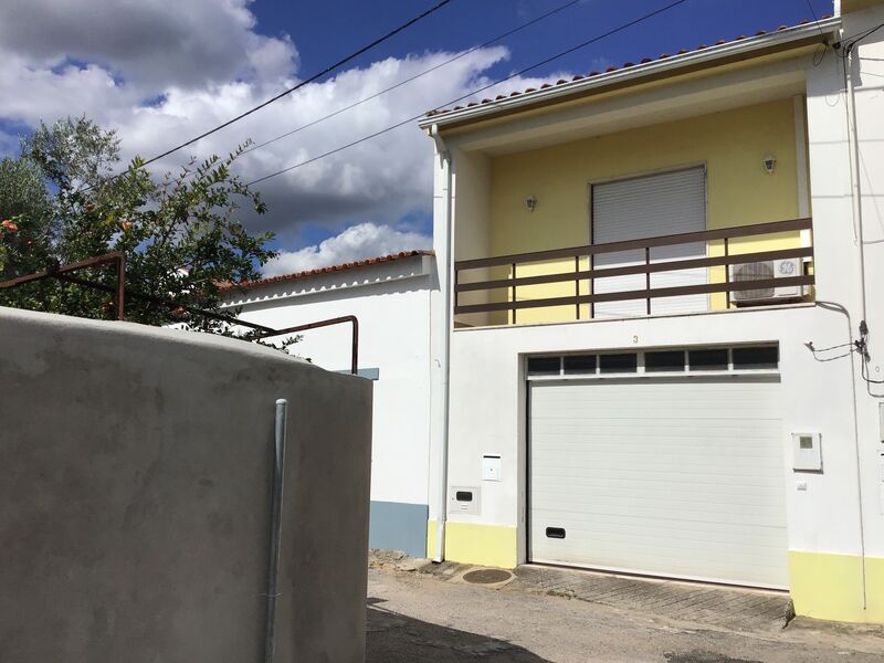Moradia em banda V2+1 Rio de Moinhos Abrantes - garagem, varanda