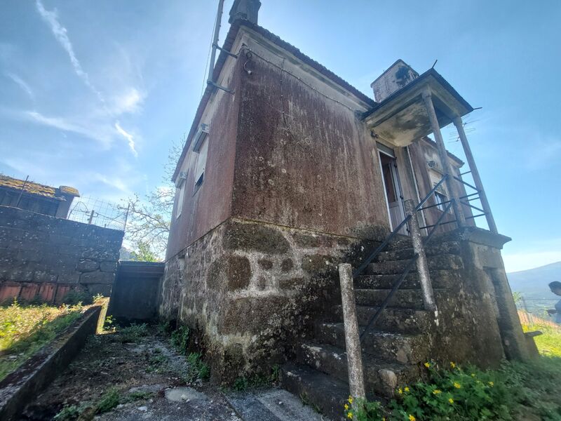 House 2 bedrooms to rebuild Melgaço