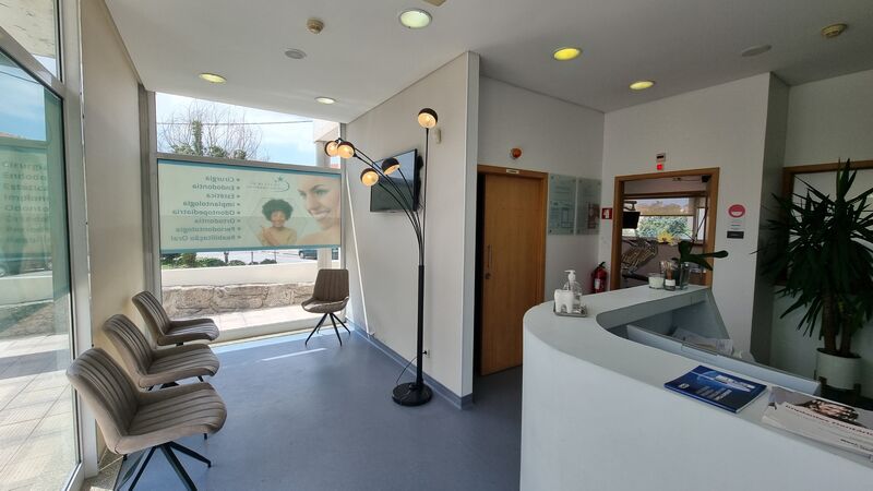 Clinic Equipped in the center Rio Tinto Gondomar - wc, plenty of natural light, reception, waiting room