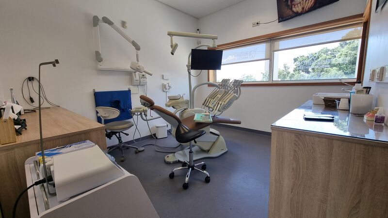 Clinic Equipped in the center Rio Tinto Gondomar - wc, plenty of natural light, reception, waiting room