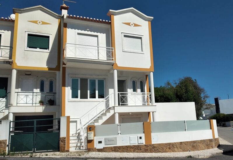 House 3 bedrooms Refurbished townhouse Ericeira Mafra - balcony, automatic gate, sea view, garden, barbecue, garage, fireplace, terrace