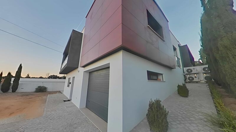 House As new V4 Atalaia Vila Nova da Barquinha - swimming pool, garage, store room, balcony, garden