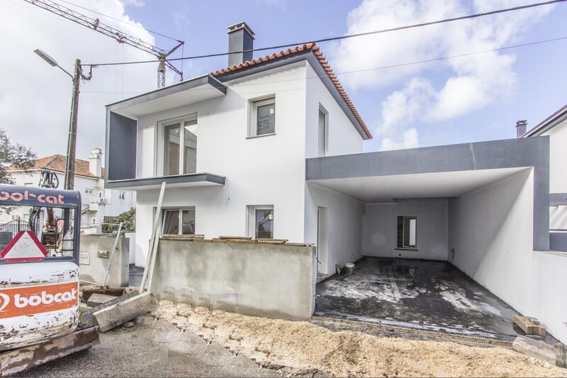 House V3 neues Outeiros da Gandara Leiria - double glazing, garden, garage, automatic gate, solar panels, air conditioning, barbecue, terrace, equipped