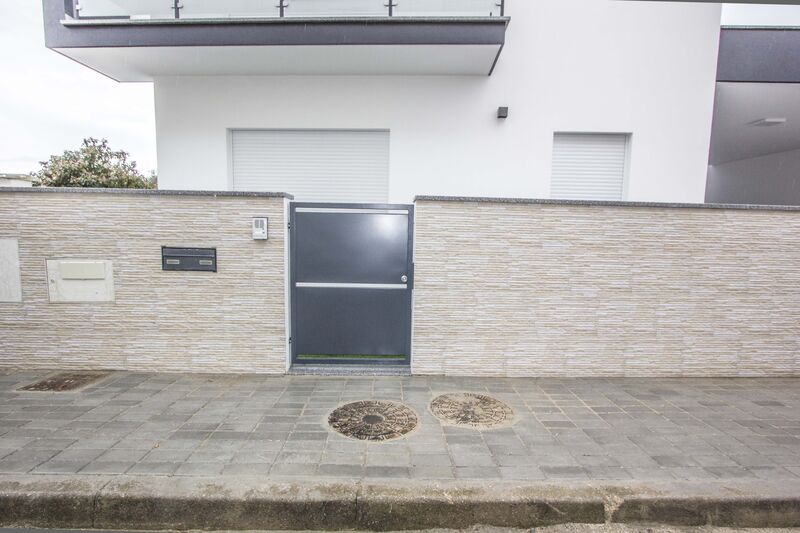 House V3 nouvelle Outeiros da Gandara Leiria - double glazing, garden, garage, automatic gate, solar panels, air conditioning, barbecue, terrace, equipped