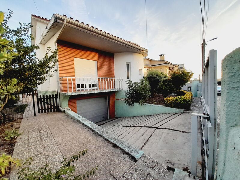 House 5 bedrooms Leiria - balcony, barbecue, central heating, garden, plenty of natural light, terrace, attic, garage, fireplace, marquee