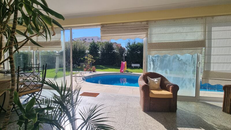 House 5 bedrooms in the center Póvoa de Varzim - double glazing, turkish bath, terrace, garden, automatic gate, barbecue, air conditioning, fireplace, swimming pool, balcony