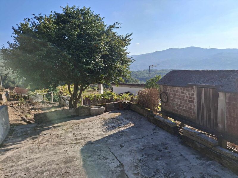 Small farm with house 2 bedrooms Monção - garden, water, fruit trees, excellent access