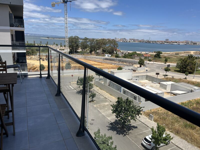 Apartamento Moderno T1 Seixal - mobilado, condomínio fechado, terraço, 3º andar