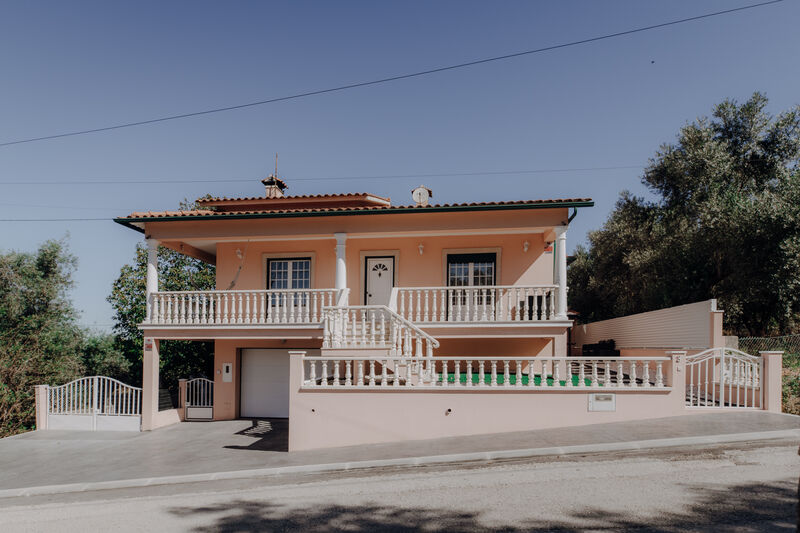 House V3 Pombal - boiler, quiet area, attic, garage, double glazing, central heating