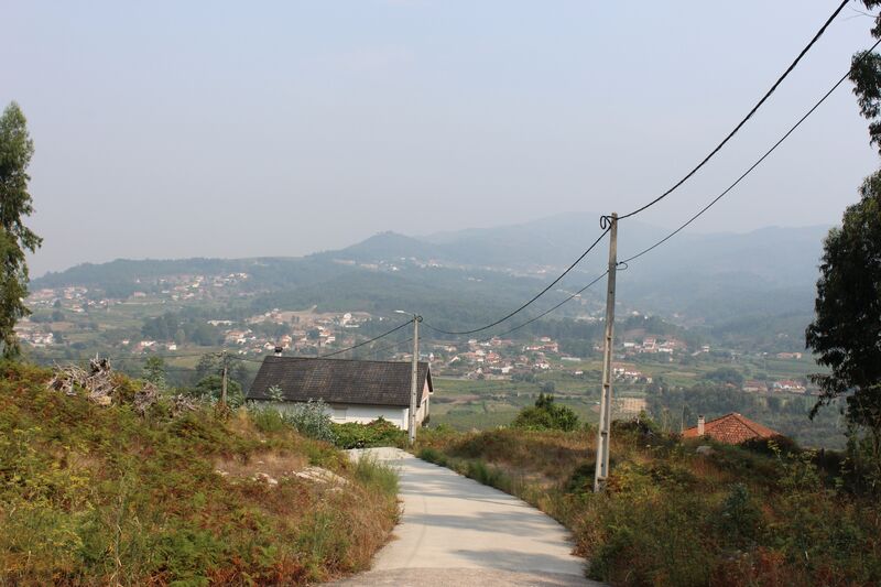 Terreno com 1100m2 Barbeita Monção - boa localização, água