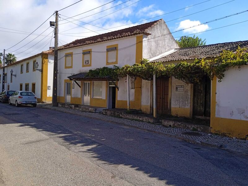 Casa Antiga para remodelar V2 Pinheiro Grande Chamusca - bbq, quintal