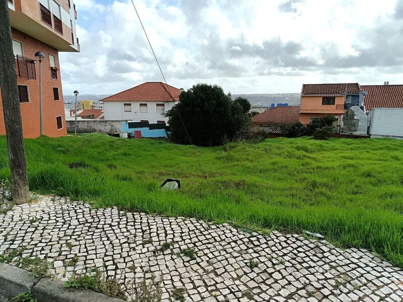 Land with 315sqm Mina de Água Amadora