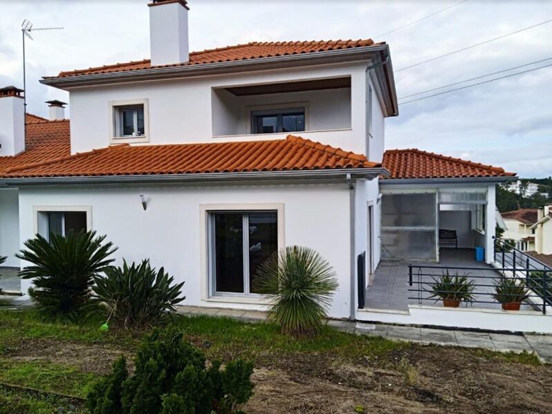 House V4 Urbanização dos Camarinhos Leiria - terrace, balcony, swimming pool, garage