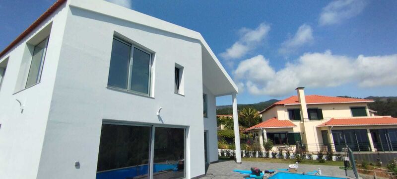 Moradia V3 Prazeres Calheta (Madeira) - garagem, piscina