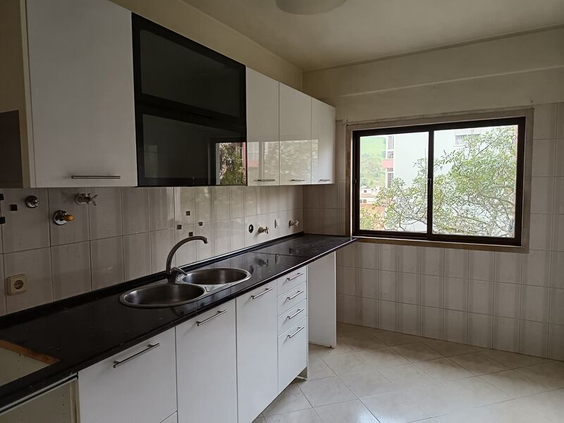 Apartamento T2 em bom estado Sintra - muita luz natural, varanda