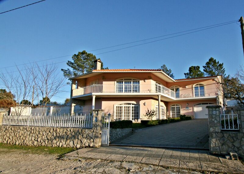 House V5 in the center Batalha - fireplace, central heating, barbecue, garage, garden