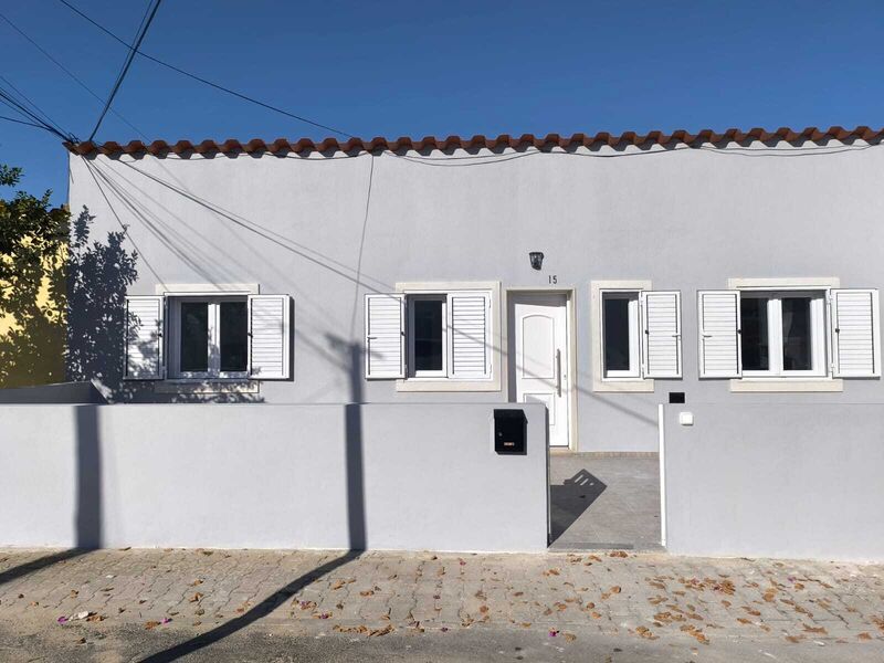 Casa V1+2 Renovada São Sebastião Setúbal - quintal, bbq