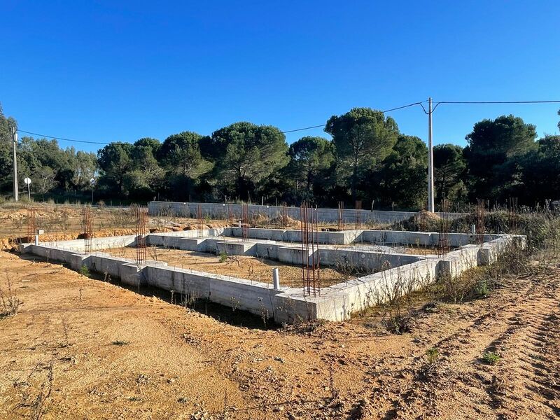 Terreno Urbano com projecto aprovado Meia Via Torres Novas - garagem