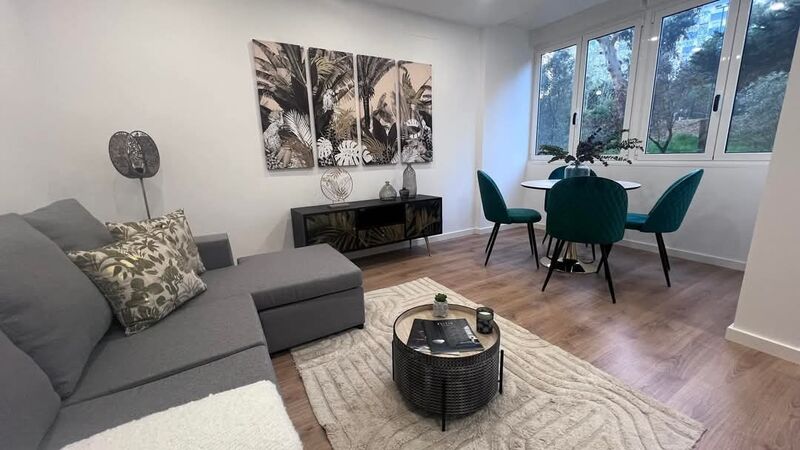 Apartamento T3 Cemitério Benfica Lisboa - muita luz natural, varanda, arrecadação