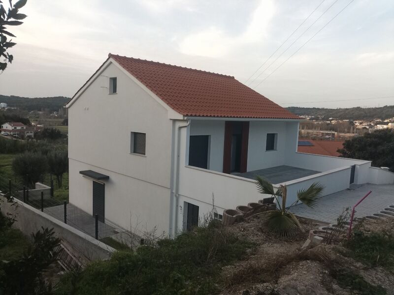 House 3 bedrooms Nossa Senhora das Misericórdias Ourém - solar panels, garage, heat insulation, attic, air conditioning, store room, garden, equipped kitchen, terrace