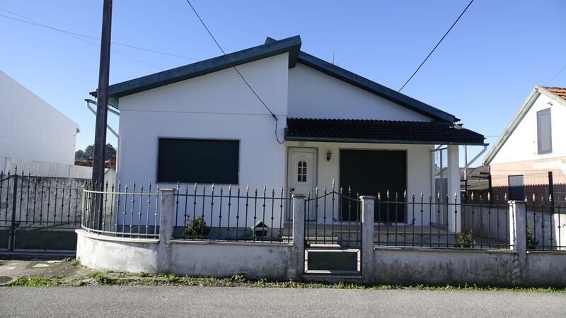 House Single storey 3 bedrooms Marinha Grande - swimming pool, equipped kitchen, garage, garden, excellent location