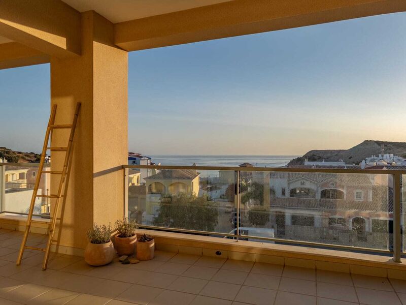 Apartment 3 bedrooms excellent condition Burgau Luz Lagos - equipped, barbecue, terrace, garage, swimming pool