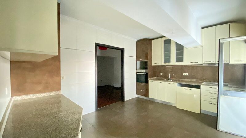 Apartamento T4 Mirandela - marquise, arrecadação, cozinha equipada, varandas