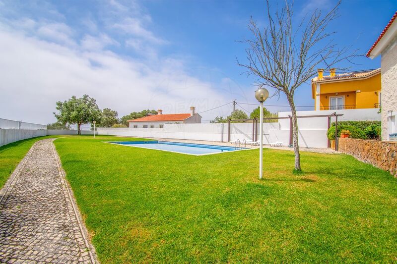 House 3 bedrooms Alcabideche Cascais - garage, store room, swimming pool, very quiet area