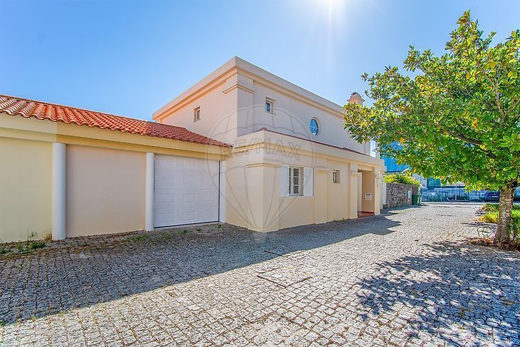 House Modern V4 Sintra - garage, swimming pool, garden