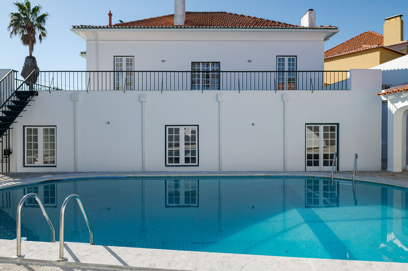 House excellent condition V5 Centro  Estoril Cascais - balcony, fireplace, air conditioning, garage, swimming pool, garden