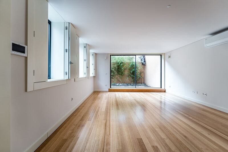 House nouvelle V3 Brito Capelo Matosinhos - garden, air conditioning, terrace, garage, equipped kitchen, double glazing