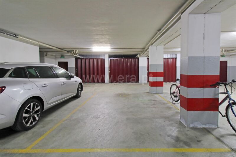Parking space with 14sqm Oliveira do Douro Vila Nova de Gaia - automatic gate