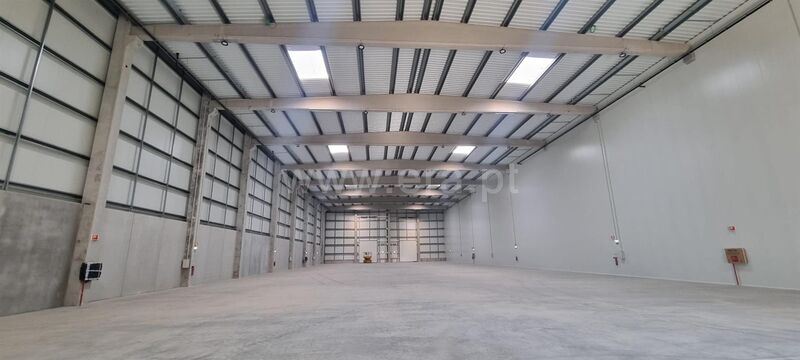 Warehouse neue with 2683sqm Oliveira do Douro Vila Nova de Gaia - spacious, toilet, parking lot