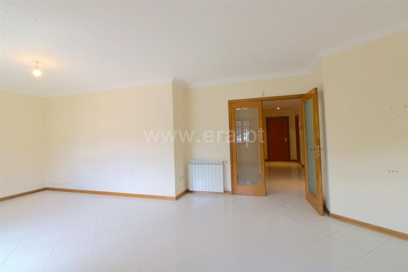 Apartment T3 in good condition Oliveira do Douro Vila Nova de Gaia - 2nd floor, garage