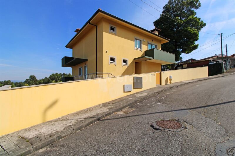 House 3 bedrooms Gondomar - automatic gate, terrace, gardens, garage, balcony, balconies